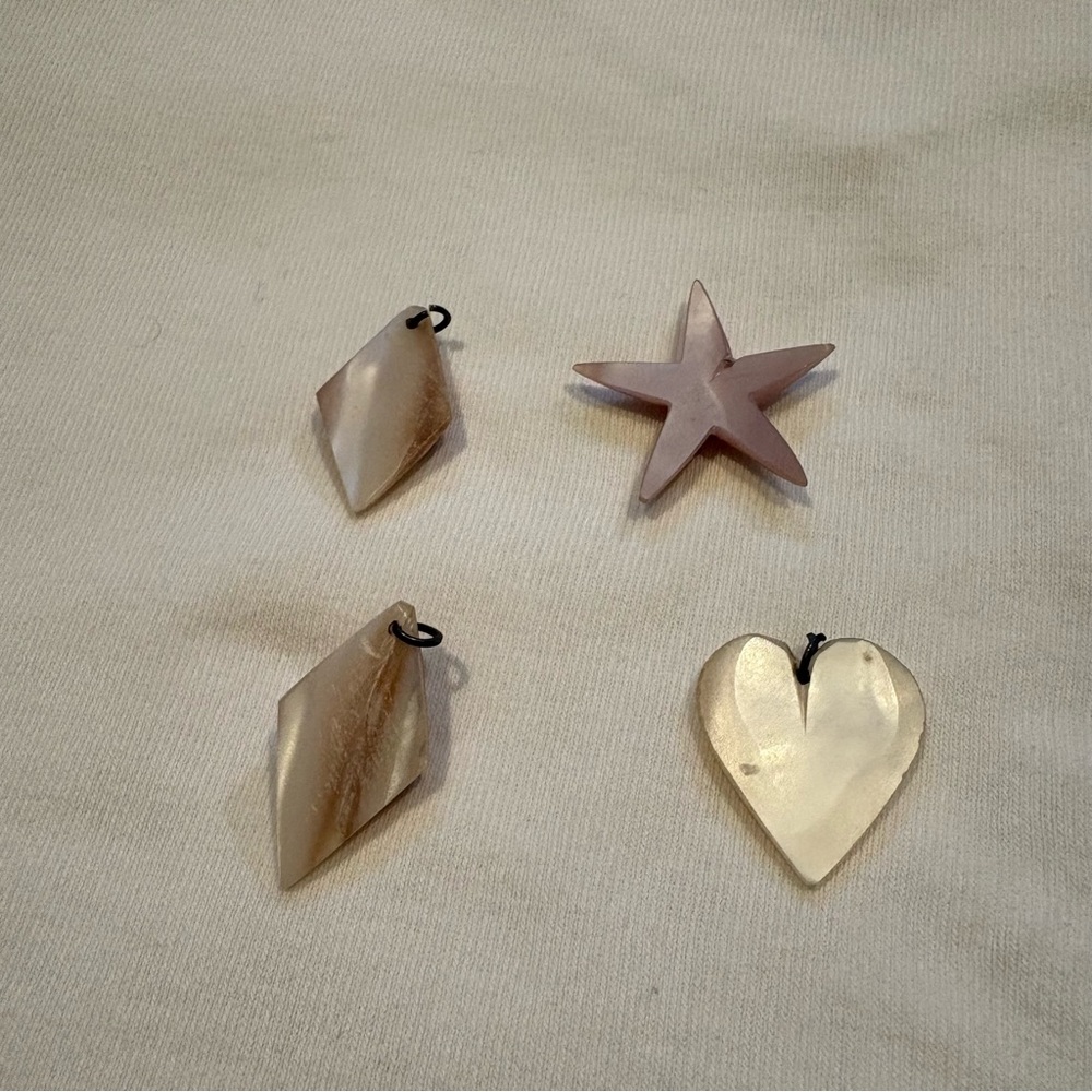 Vintage Mother-Of-Pearl Charms Heart Star Diamond Retro Set of 4 Hand Carved 4pc - Picture 5 of 7